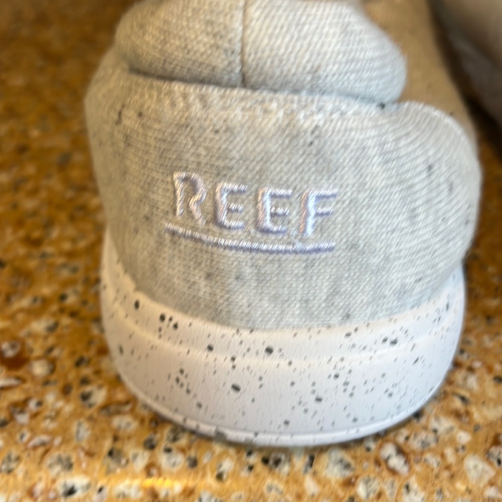 Mens Reef size 11 never worn